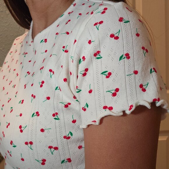 Haley & June White Cherry Ribbed Lettuce Edge Crop Top Shirt Size Small Baby Tee - Picture 5 of 6